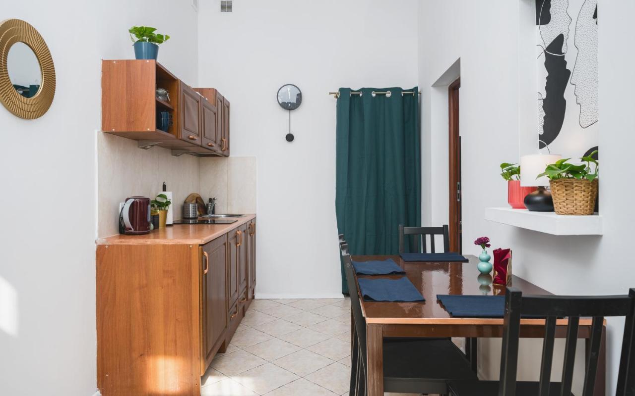 2 Bedroom Apartment Next To The Main Railway Station - By Upstairs Krakov Exteriér fotografie
