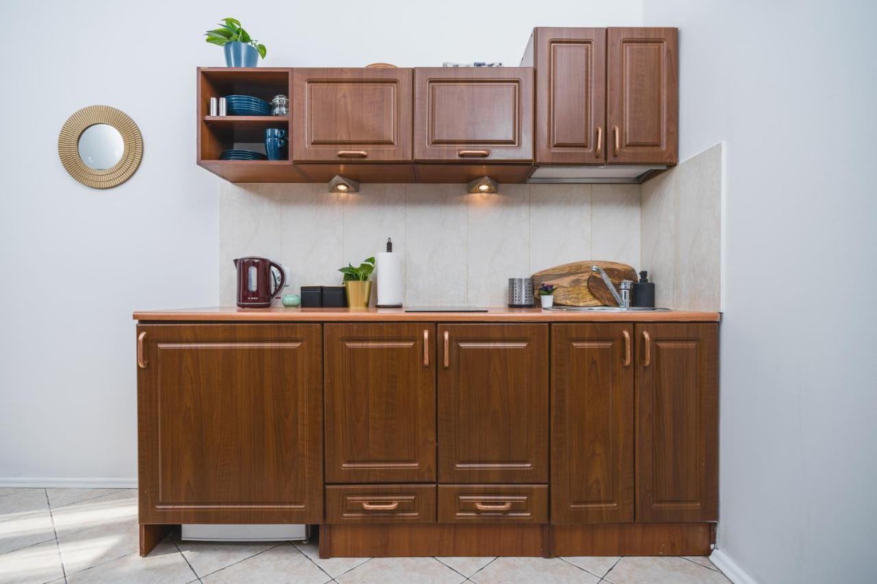 2 Bedroom Apartment Next To The Main Railway Station - By Upstairs Krakov Exteriér fotografie
