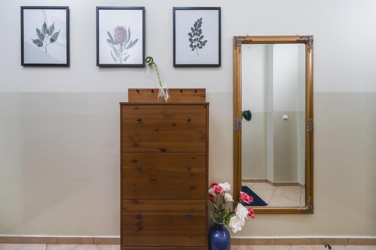 2 Bedroom Apartment Next To The Main Railway Station - By Upstairs Krakov Exteriér fotografie