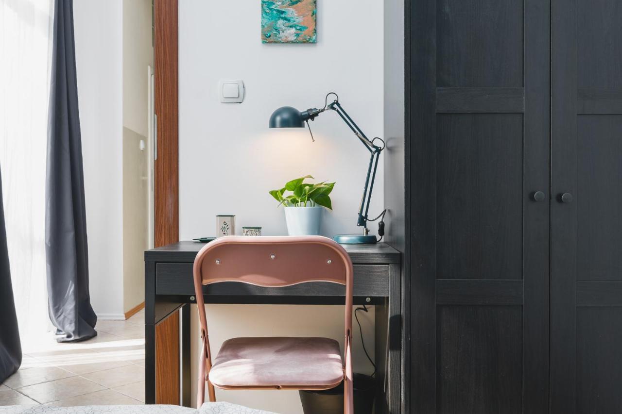 2 Bedroom Apartment Next To The Main Railway Station - By Upstairs Krakov Exteriér fotografie