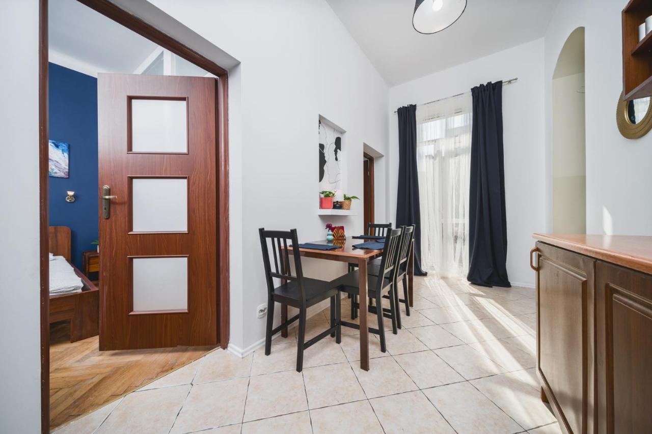 2 Bedroom Apartment Next To The Main Railway Station - By Upstairs Krakov Exteriér fotografie