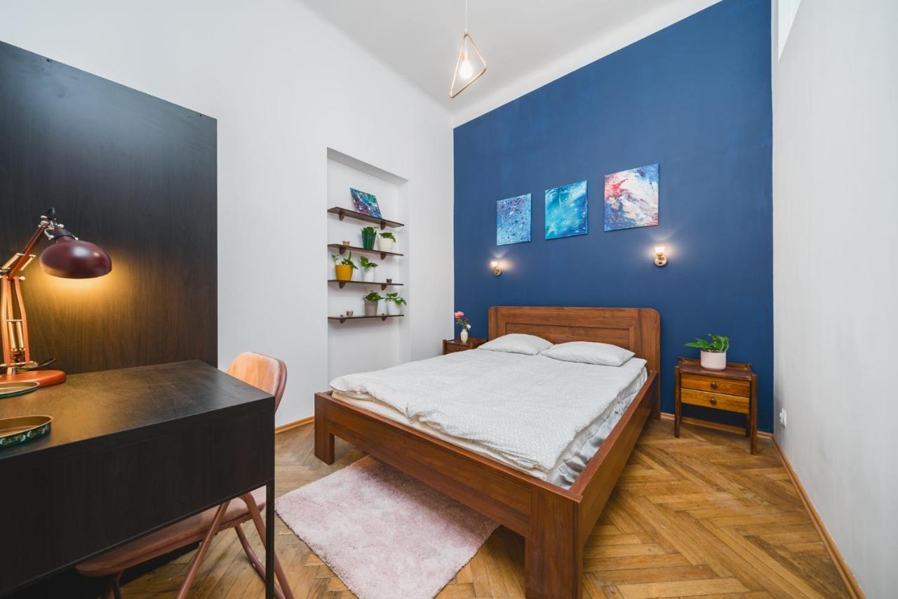 2 Bedroom Apartment Next To The Main Railway Station - By Upstairs Krakov Exteriér fotografie