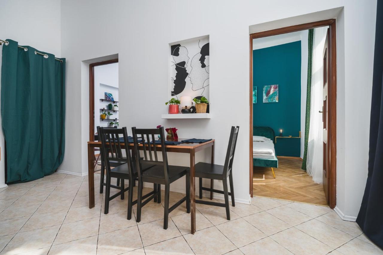 2 Bedroom Apartment Next To The Main Railway Station - By Upstairs Krakov Exteriér fotografie